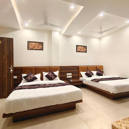 Hotel Vrinda Inn Udaipur Bagian luar foto