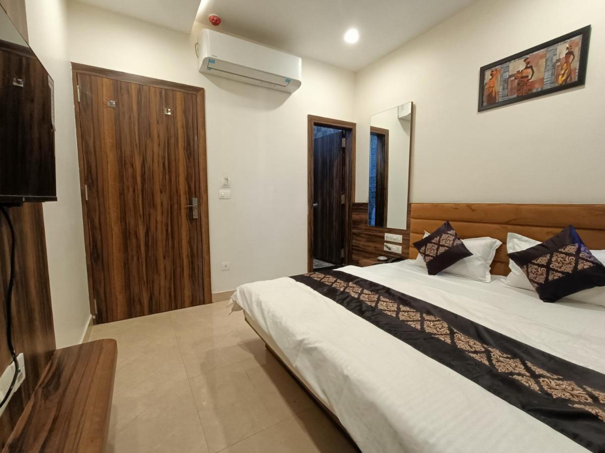Hotel Vrinda Inn Udaipur Bagian luar foto