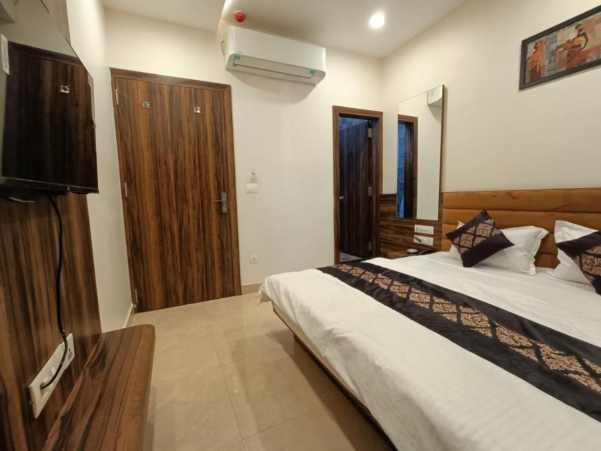 Hotel Vrinda Inn Udaipur Bagian luar foto