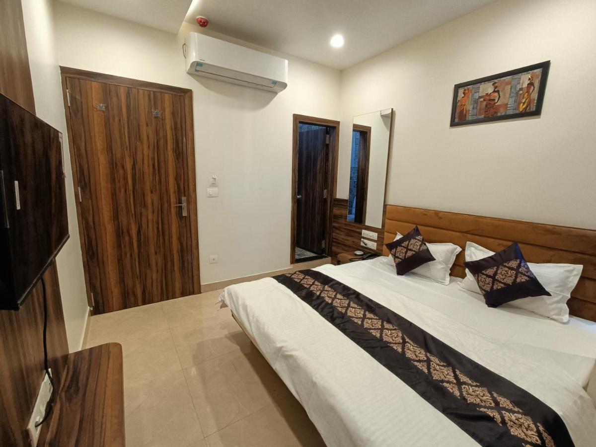 Hotel Vrinda Inn Udaipur Bagian luar foto