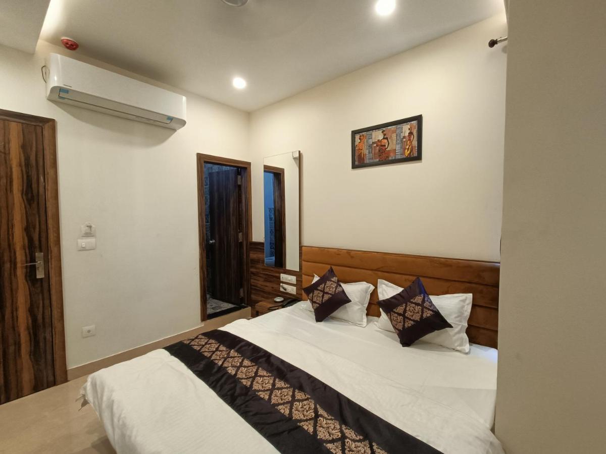 Hotel Vrinda Inn Udaipur Bagian luar foto