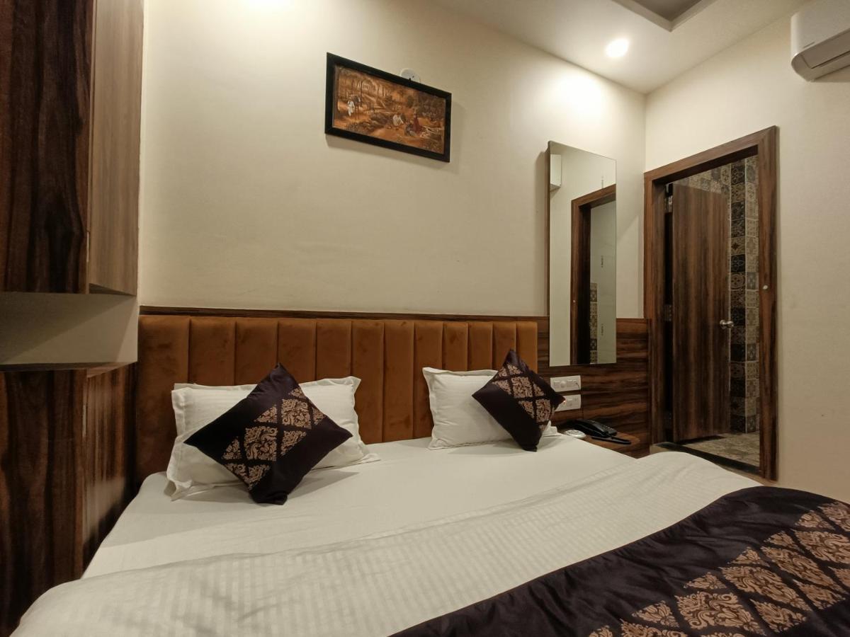 Hotel Vrinda Inn Udaipur Bagian luar foto