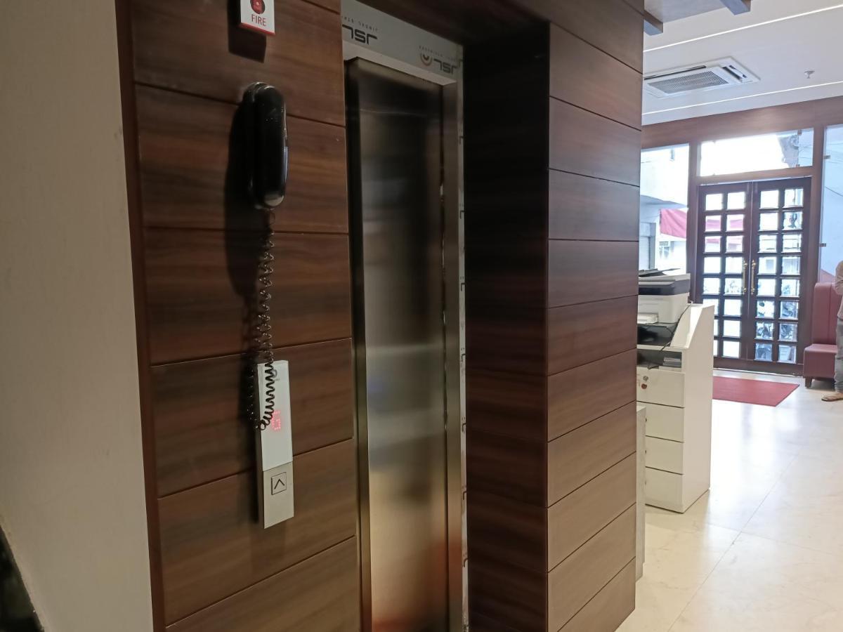 Hotel Vrinda Inn Udaipur Bagian luar foto