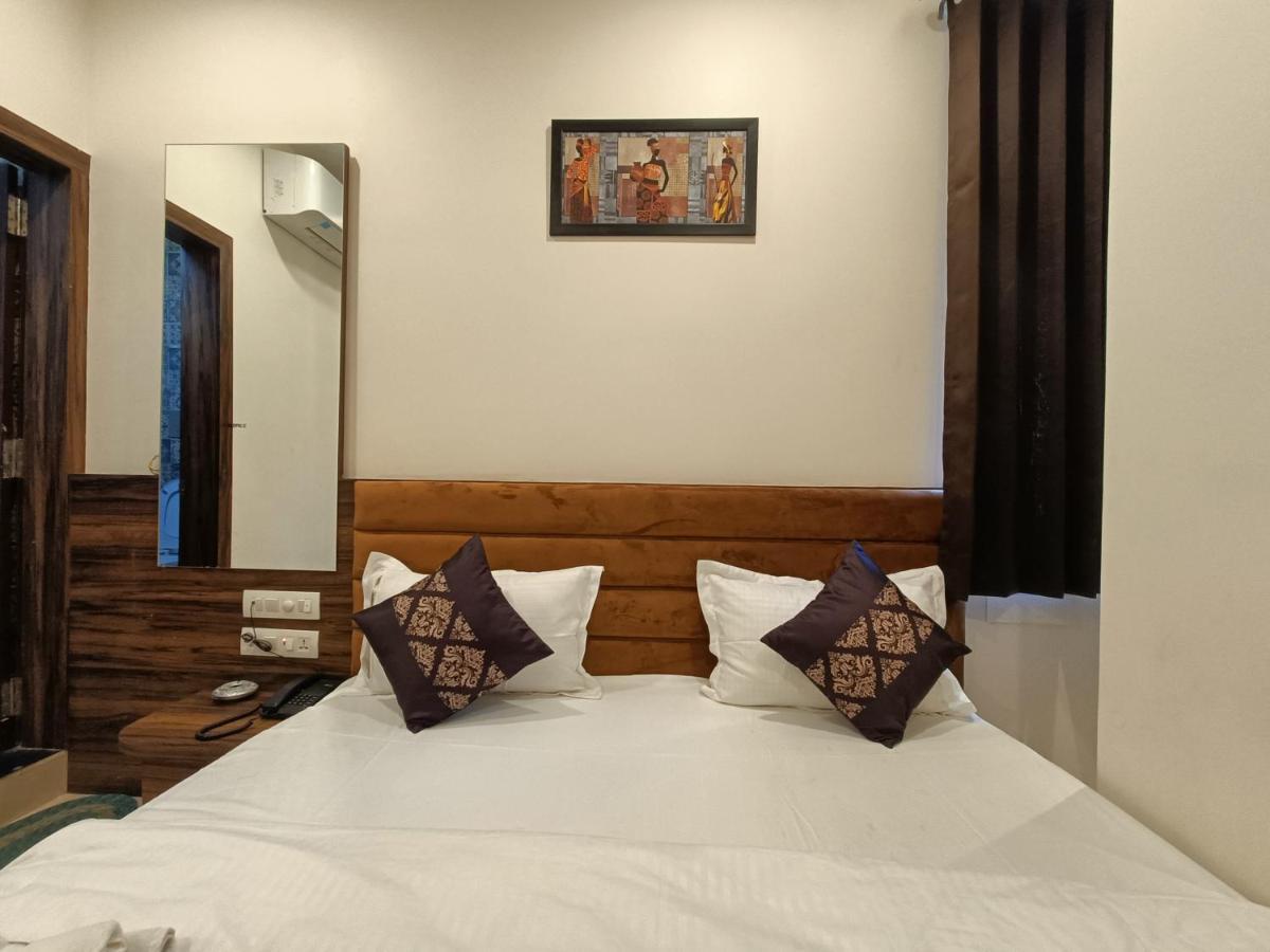 Hotel Vrinda Inn Udaipur Bagian luar foto