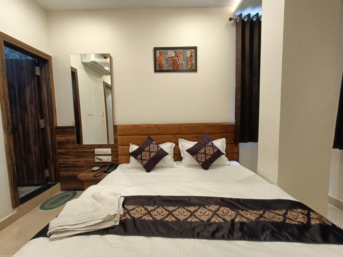 Hotel Vrinda Inn Udaipur Bagian luar foto