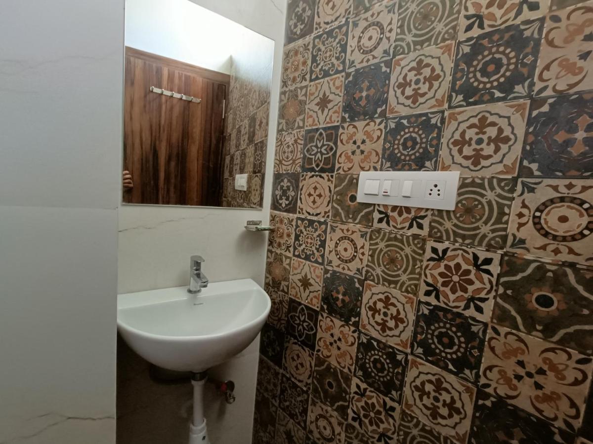 Hotel Vrinda Inn Udaipur Bagian luar foto