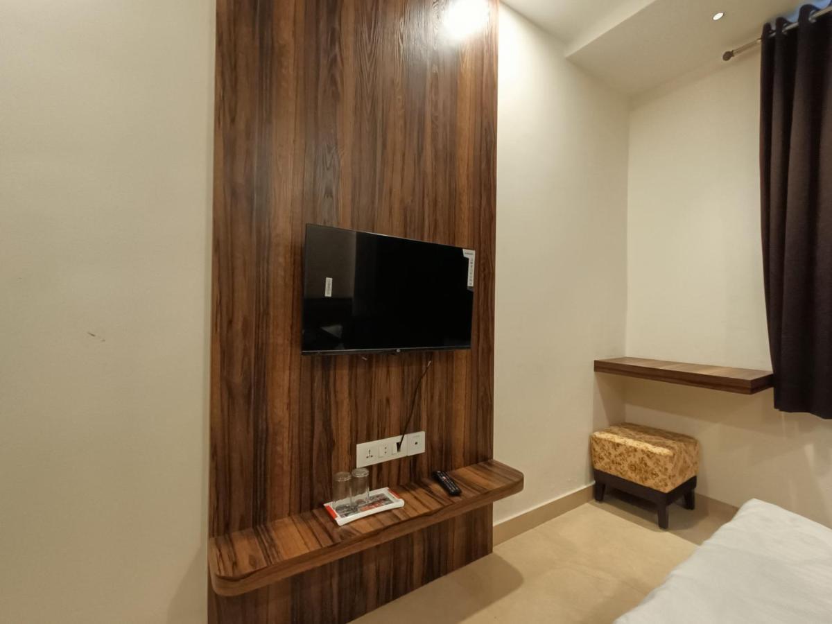 Hotel Vrinda Inn Udaipur Bagian luar foto