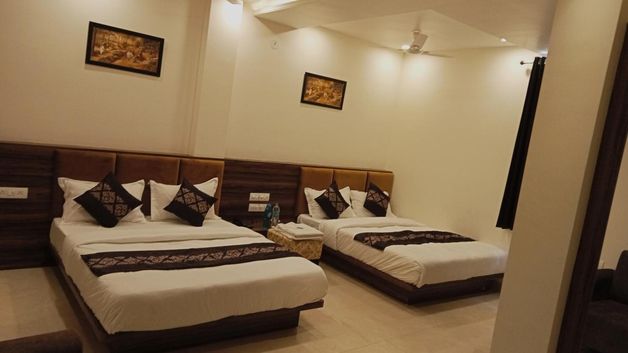 Hotel Vrinda Inn Udaipur Bagian luar foto