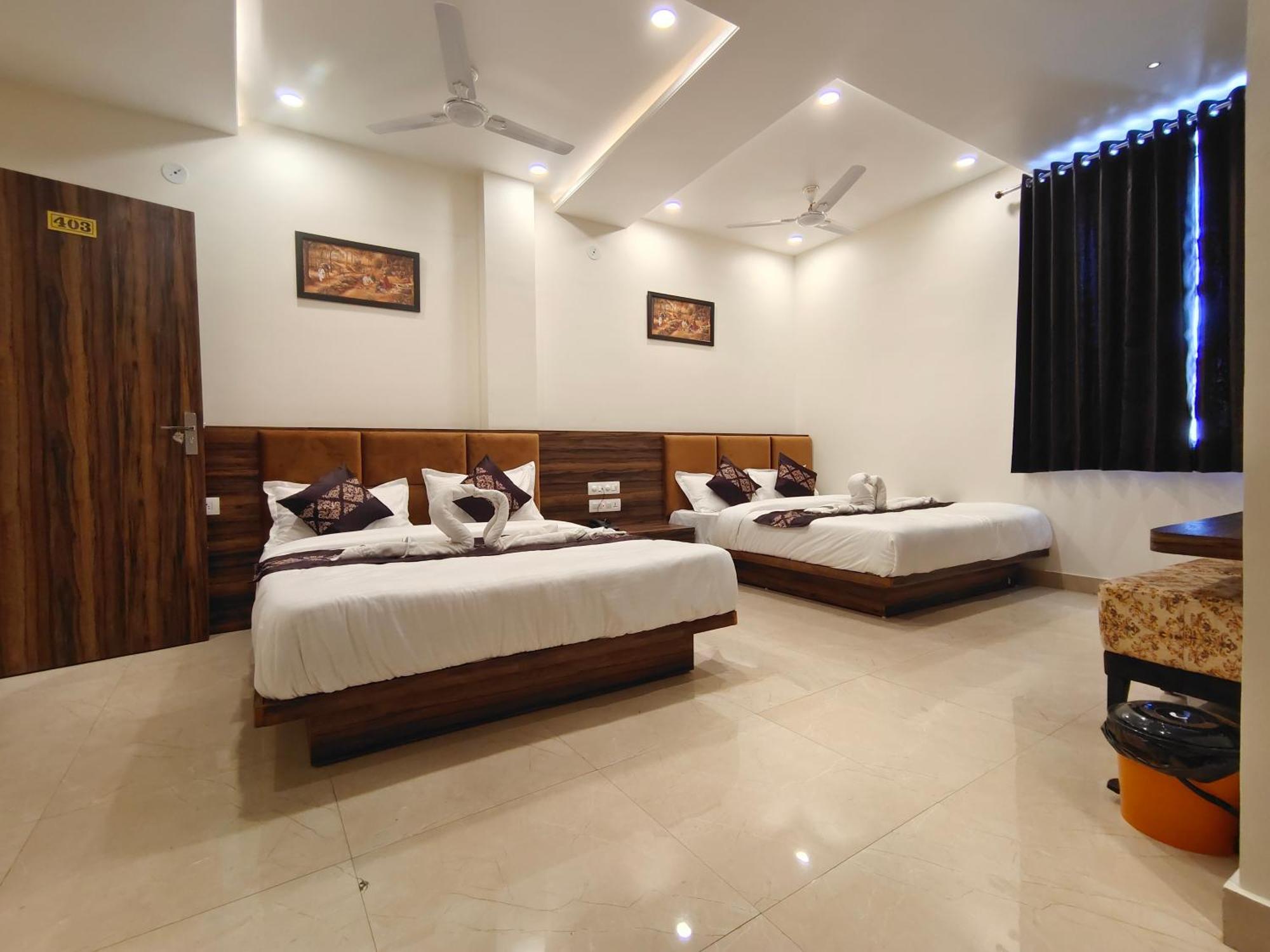 Hotel Vrinda Inn Udaipur Bagian luar foto