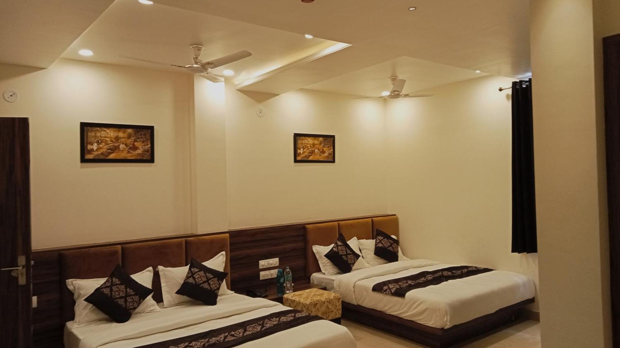 Hotel Vrinda Inn Udaipur Bagian luar foto
