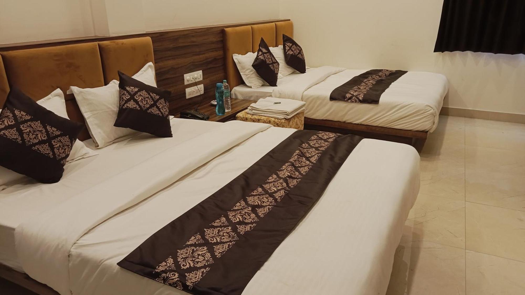 Hotel Vrinda Inn Udaipur Bagian luar foto
