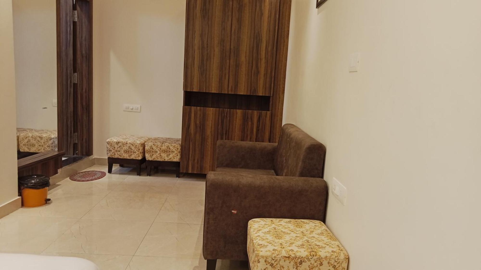 Hotel Vrinda Inn Udaipur Bagian luar foto