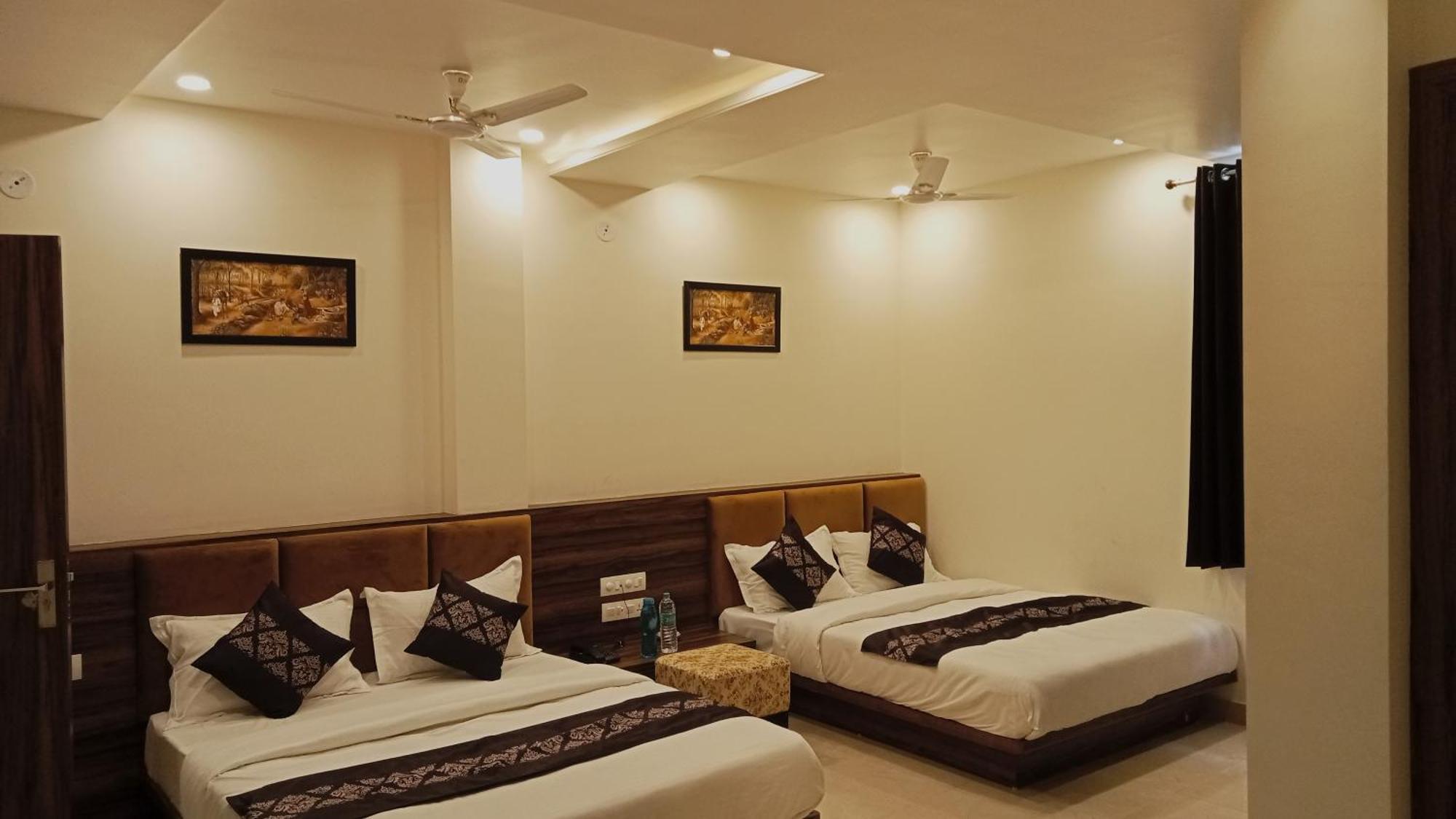 Hotel Vrinda Inn Udaipur Bagian luar foto