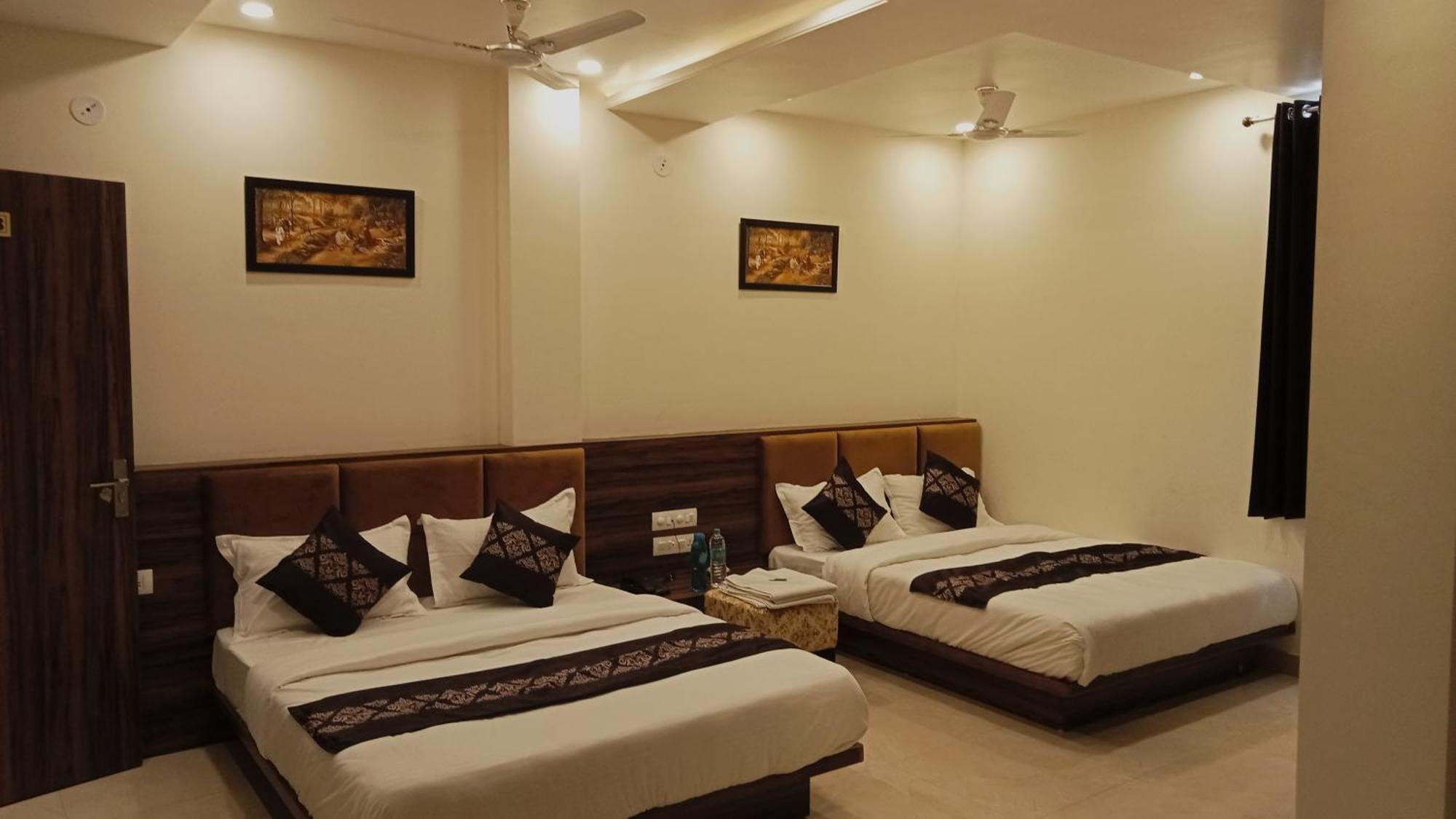 Hotel Vrinda Inn Udaipur Bagian luar foto